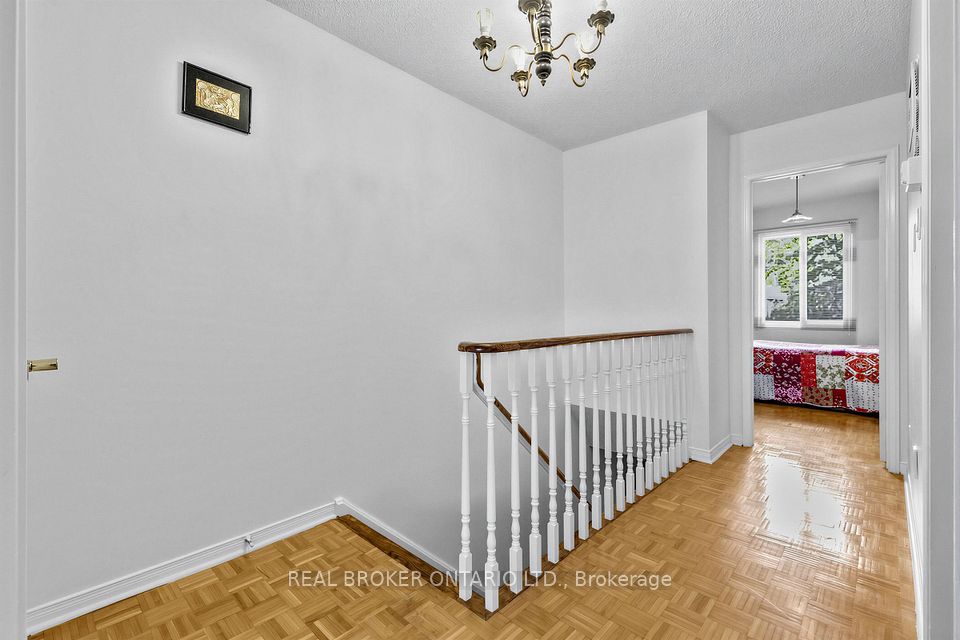 26 White Boulevard, Vaughan, ON L4J 5Z3 21