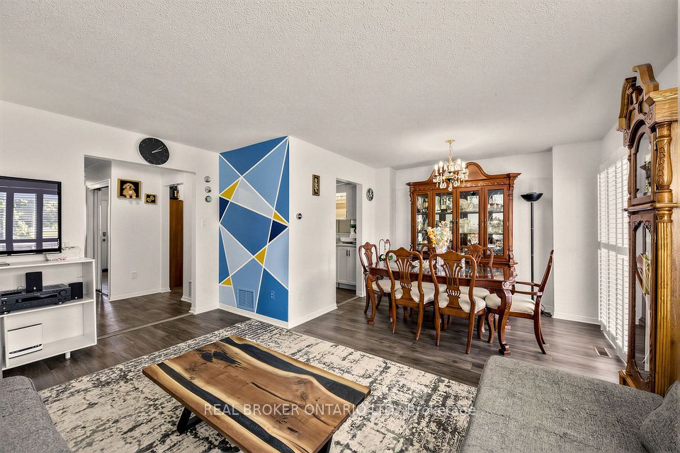 26 White Boulevard, Vaughan, ON L4J 5Z3 12