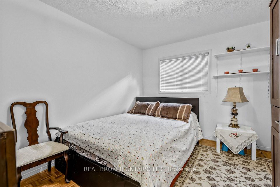 26 White Boulevard, Vaughan, ON L4J 5Z3 22