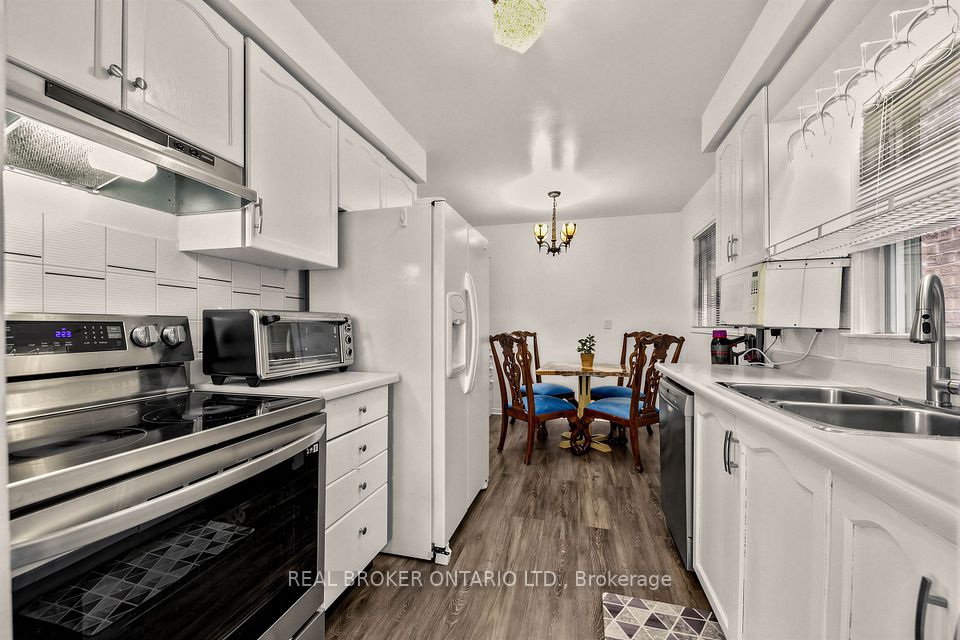 26 White Boulevard, Vaughan, ON L4J 5Z3 14