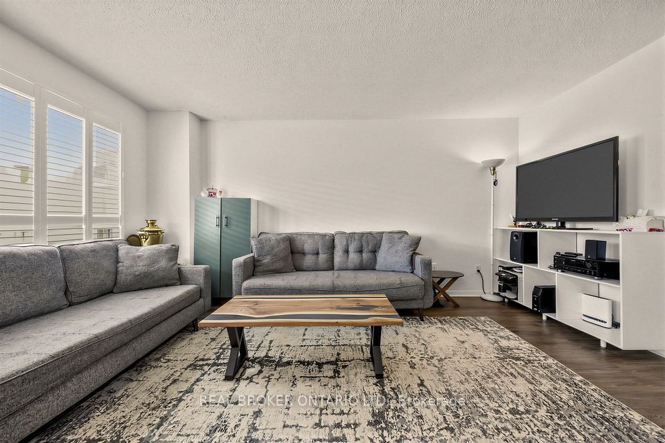 26 White Boulevard, Vaughan, ON L4J 5Z3 10