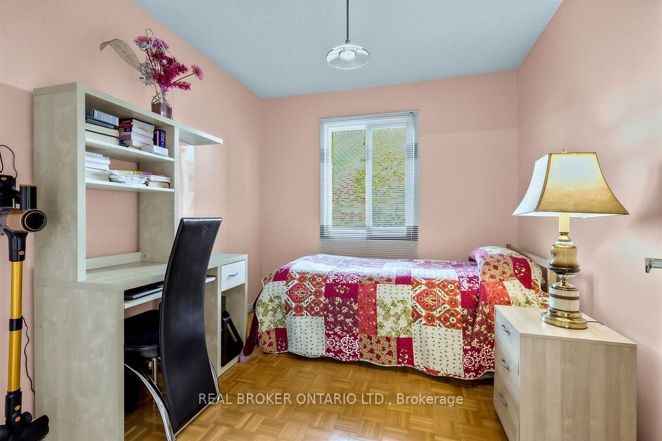 26 White Boulevard, Vaughan, ON L4J 5Z3 24