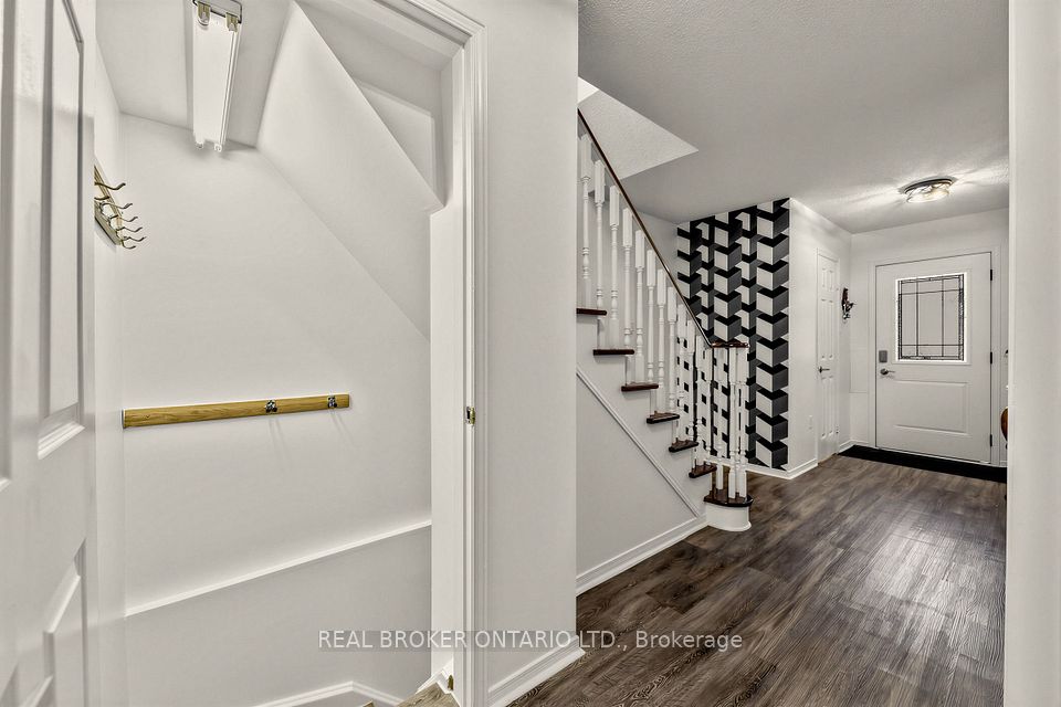 26 White Boulevard, Vaughan, ON L4J 5Z3 17