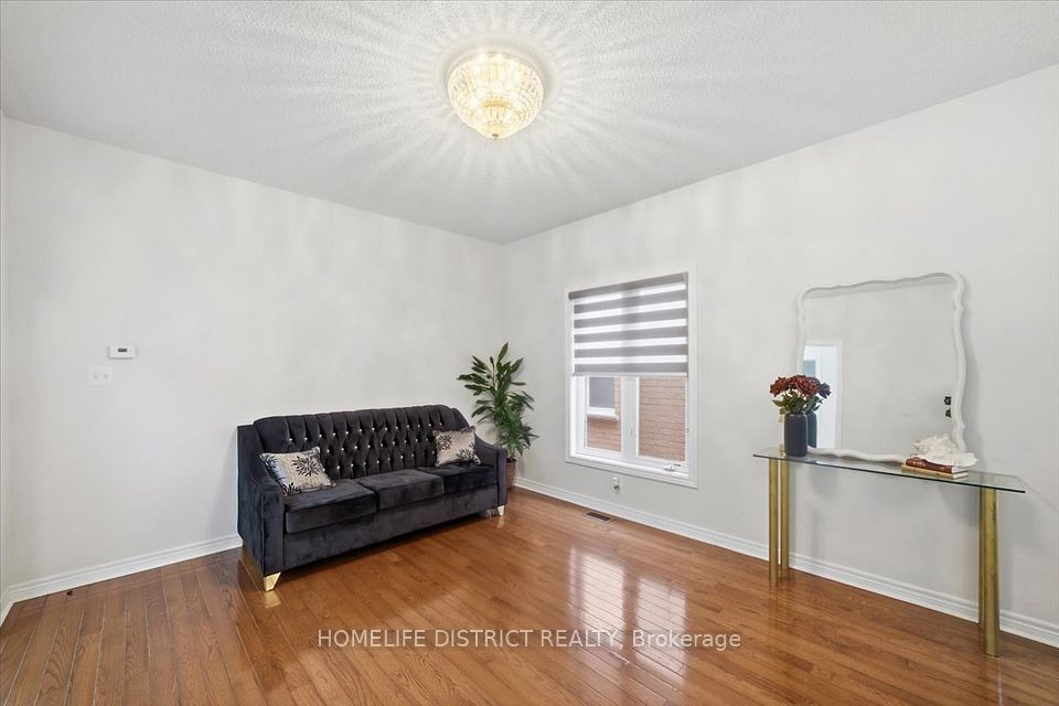 43 Bethany Street, Markham, ON L3S 4T9 7