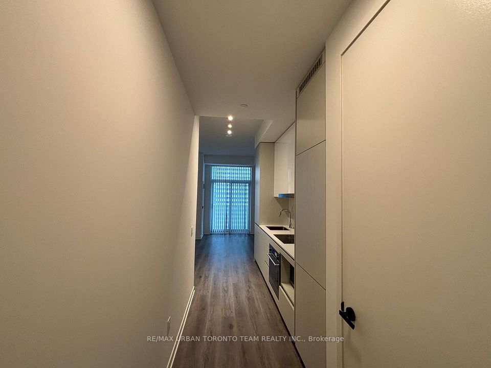 28 Interchange Way 3115, Vaughan, ON L4K 0P8 7