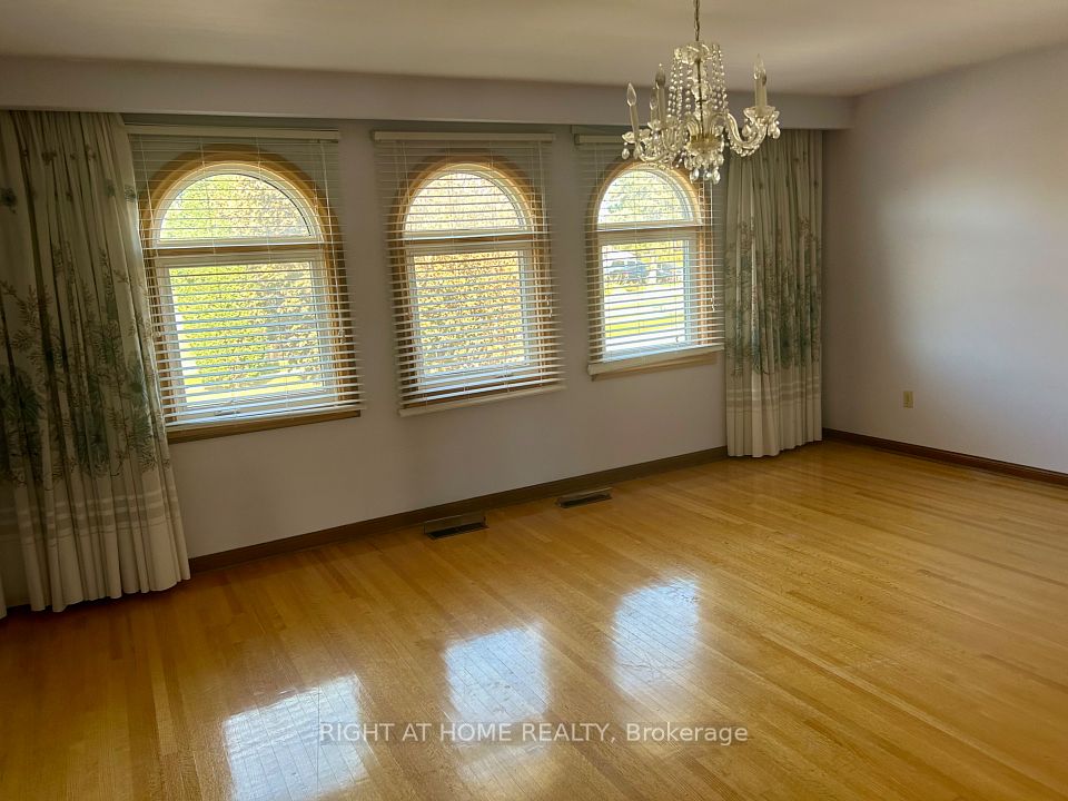 149 Jeanne Drive W, Vaughan, ON L4L 1X8 13