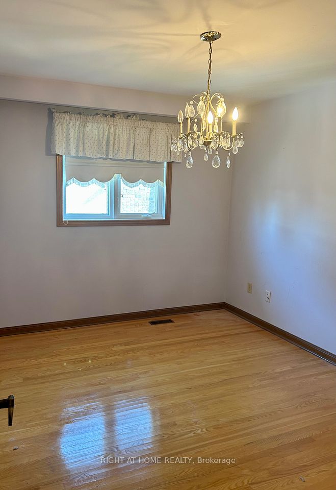 149 Jeanne Drive W, Vaughan, ON L4L 1X8 17