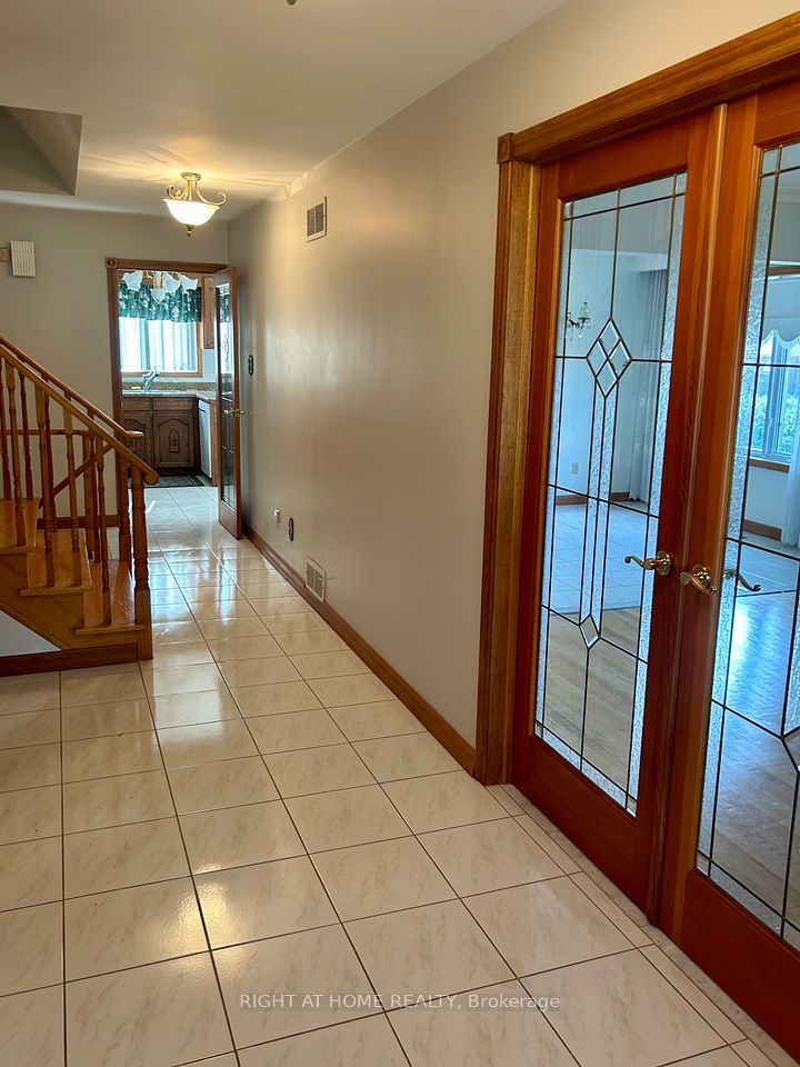 149 Jeanne Drive W, Vaughan, ON L4L 1X8 2