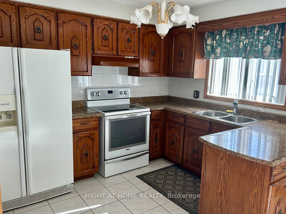 149 Jeanne Drive W, Vaughan, ON L4L 1X8 11