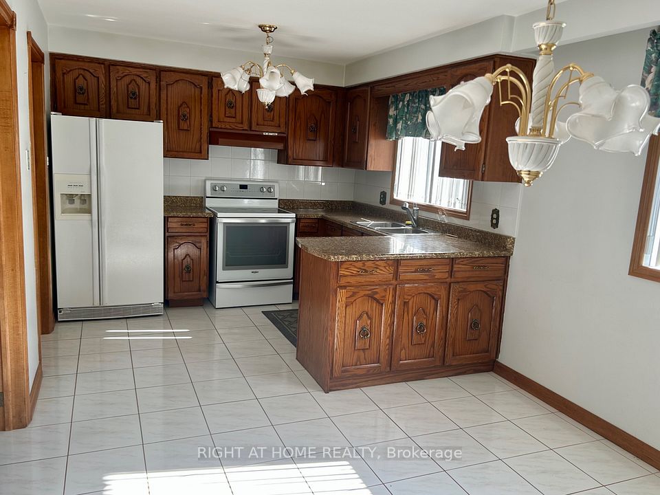 149 Jeanne Drive W, Vaughan, ON L4L 1X8 12