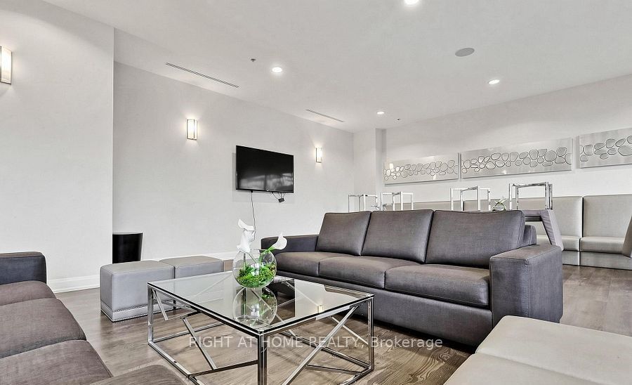2900 Highway 7 Road 2602, Vaughan, ON L4K 1W2 5