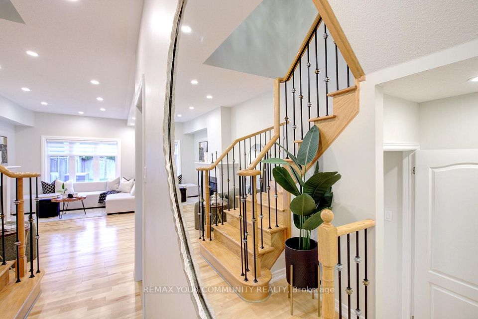 186 Lauderdale Drive, Vaughan, ON L6A 0S4 4