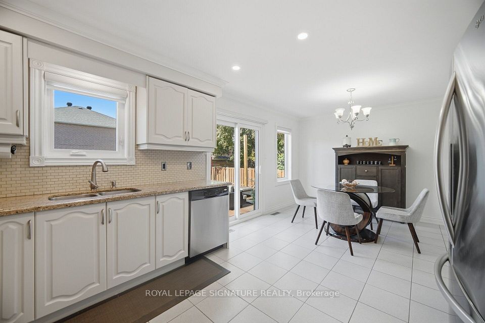 85 Fifefield Drive, Vaughan, ON L6A 1J2 10