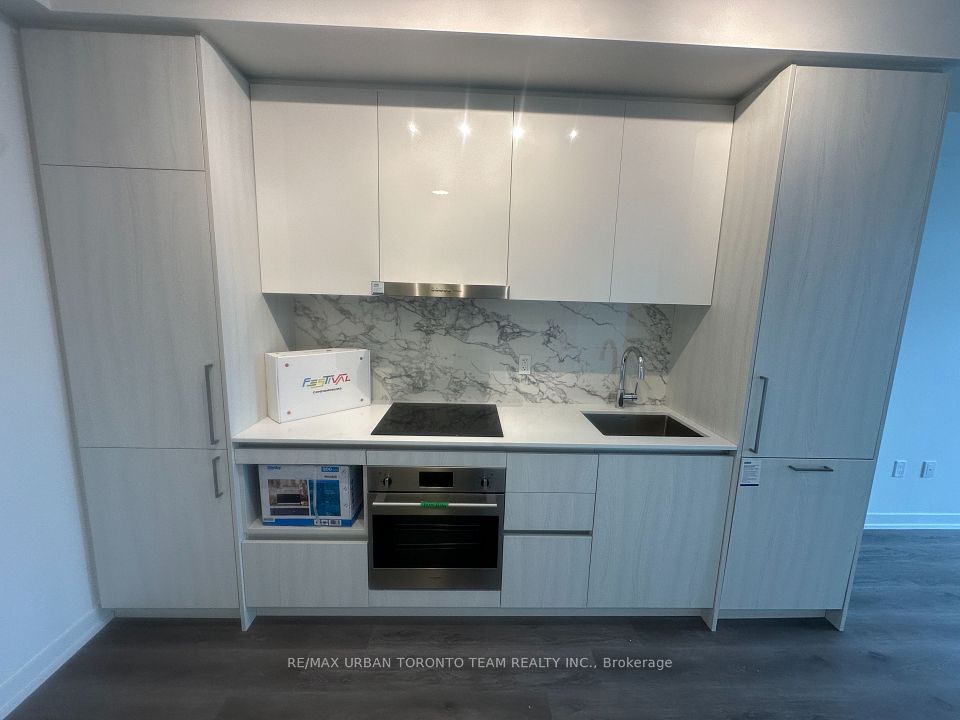 225 Commerce St Street 4511, Vaughan, ON L4K 0P9 4