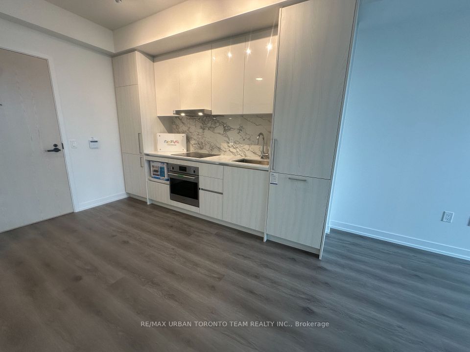 225 Commerce St Street 4511, Vaughan, ON L4K 0P9 3
