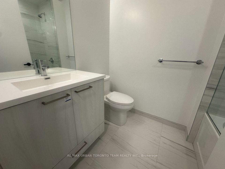 225 Commerce St Street 4511, Vaughan, ON L4K 0P9 10