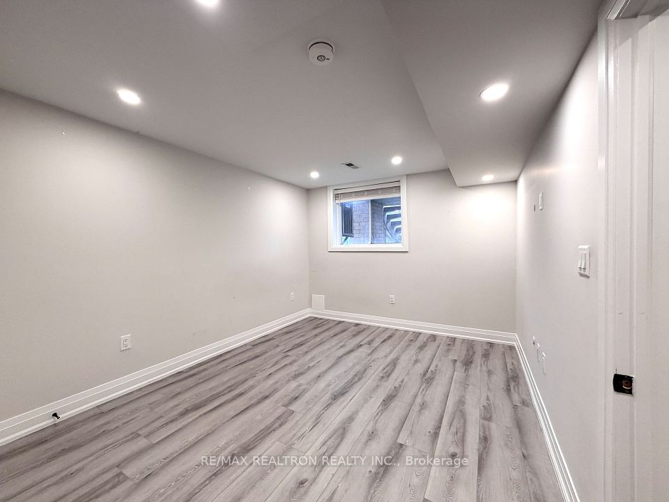 83 Lanterna Crescent, Vaughan, ON L4H 1B9 8