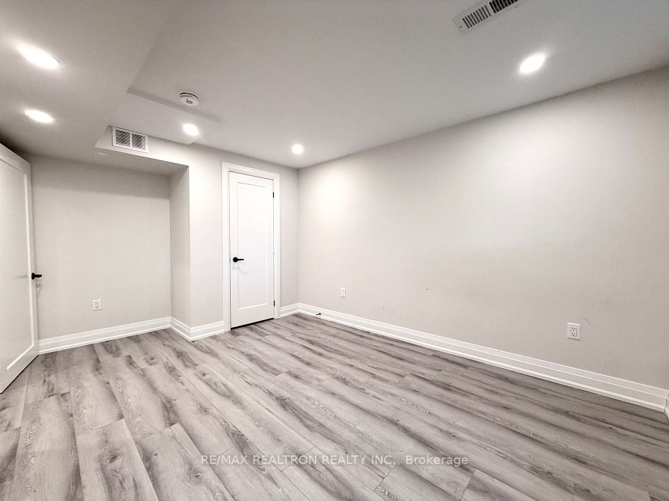 83 Lanterna Crescent, Vaughan, ON L4H 1B9 9