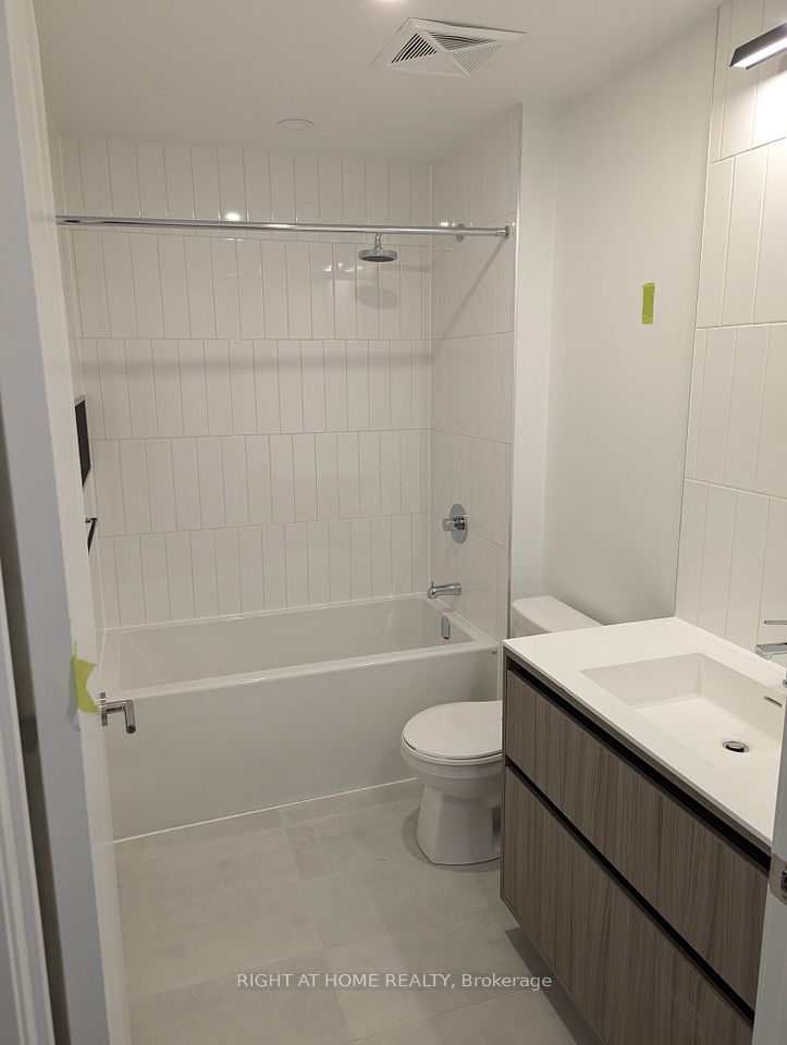 8 Beverley Glen Blvd Boulevard C305, Vaughan, ON L4J 8N8 13