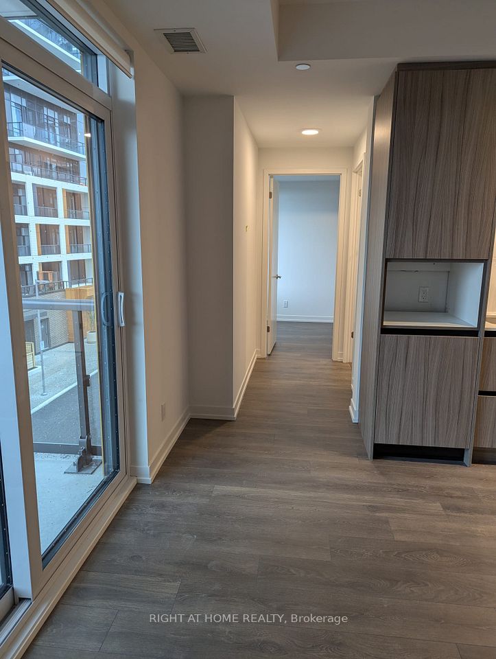 8 Beverley Glen Blvd Boulevard C305, Vaughan, ON L4J 8N8 10