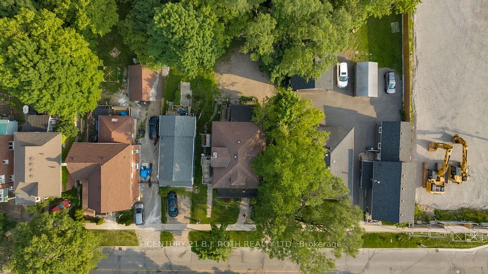 63 Mcdonald Street, Barrie, ON L4M 1P4