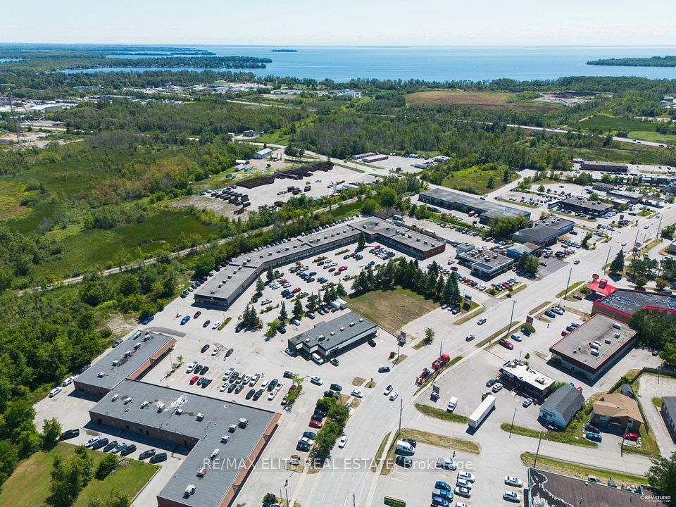 208 & 210 MEMORIAL Avenue, Orillia, ON L3V 7V1