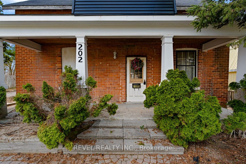 202 Bradford Street, Barrie, ON L4N 3B6