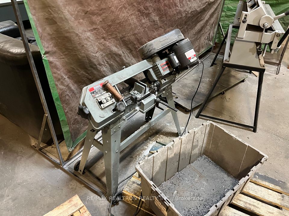 31 Saunders Road, Barrie, ON L4N 9Y2