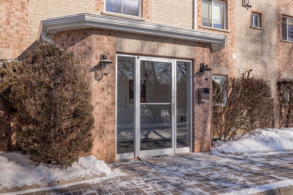 94 Sanford Street, Barrie, ON L4N 3C5