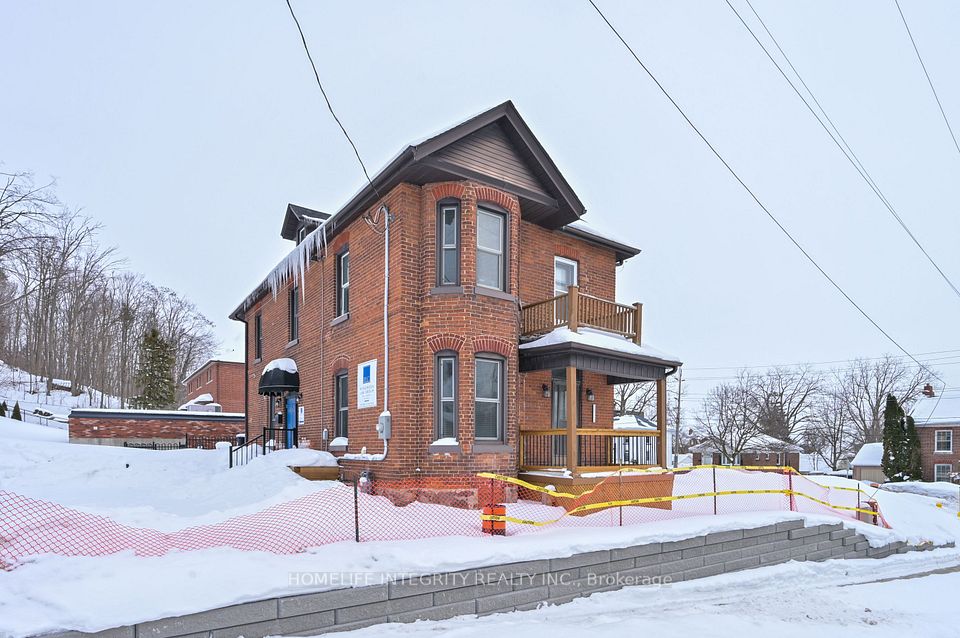 25 BERCZY Street, Barrie, ON L4M 3P6