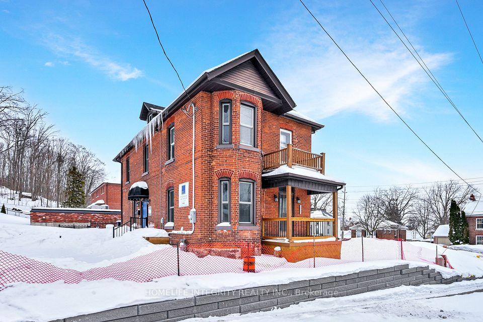 25 BERCZY Street, Barrie, ON L4M 3P6