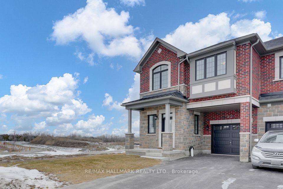 Att/Row/Townhouse at 42 Vinewood Crescent, Barrie, ON L9J 1B4, Barrie