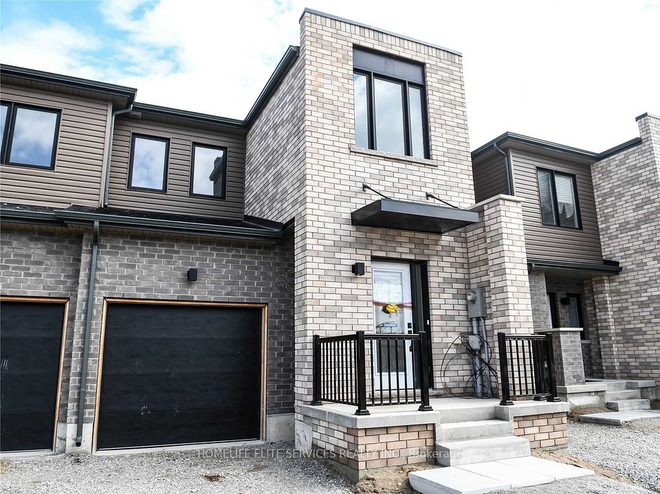 Att/Row/Townhouse at 58 Fairlane Avenue, Barrie, ON L9J 0M9, Barrie