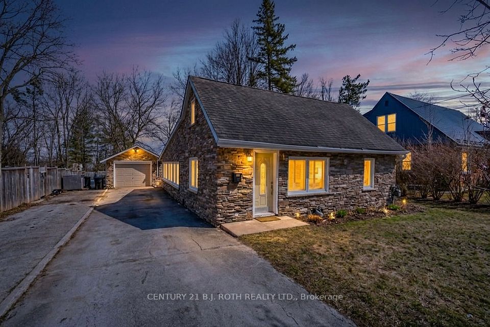 Detached at 45 GROVE Street W, Barrie, ON L4N 1M6, Barrie