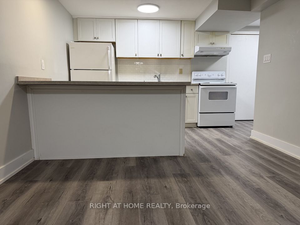 Detached at 7 Carruthers Crescent BSMT, Barrie, ON L4M 6A7, Barrie