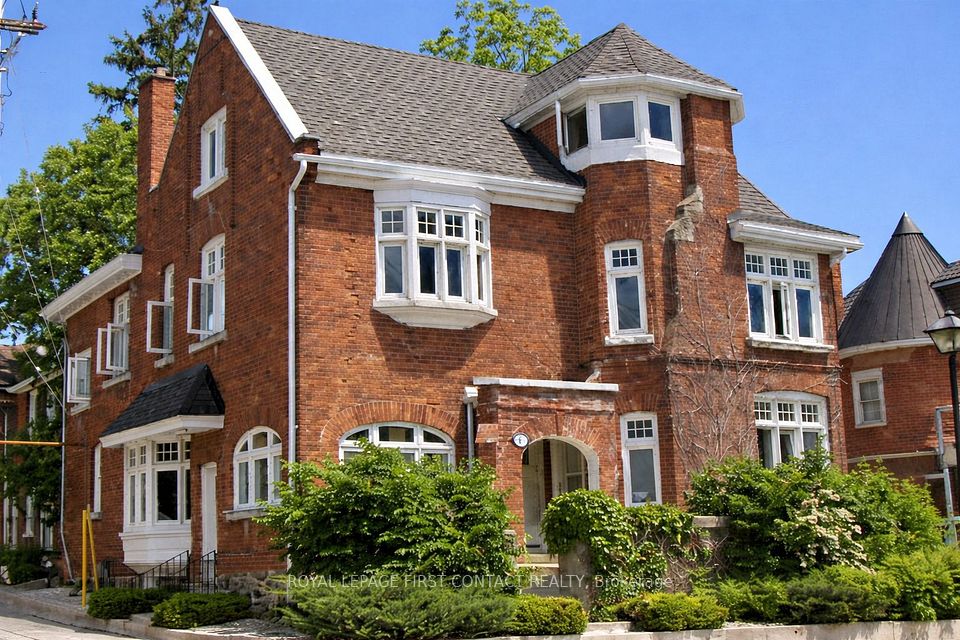 Triplex at 9 Poyntz Street 1, Barrie, ON L4M 3N6, Barrie