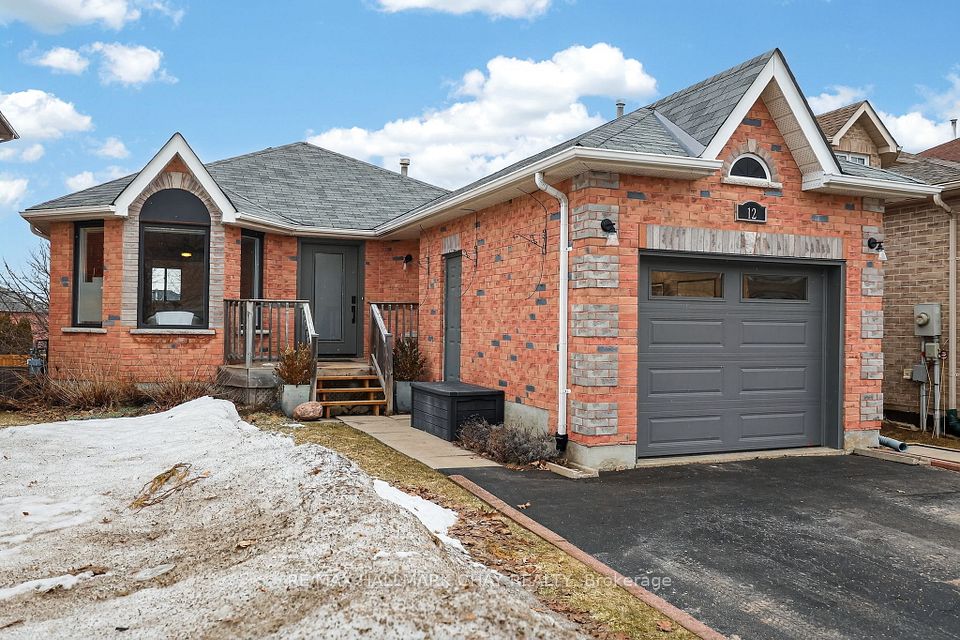 12 Dunnett Drive, Barrie, ON L4N 0H9