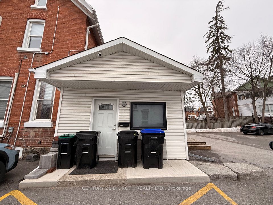 Semi-Detached  at 109 Toronto Street Back unit, Barrie, ON L4N 1V1, Barrie
