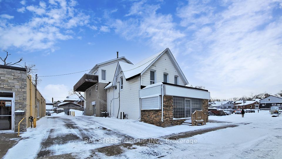 66 Maple Avenue 101, Barrie, ON L4N 1R8