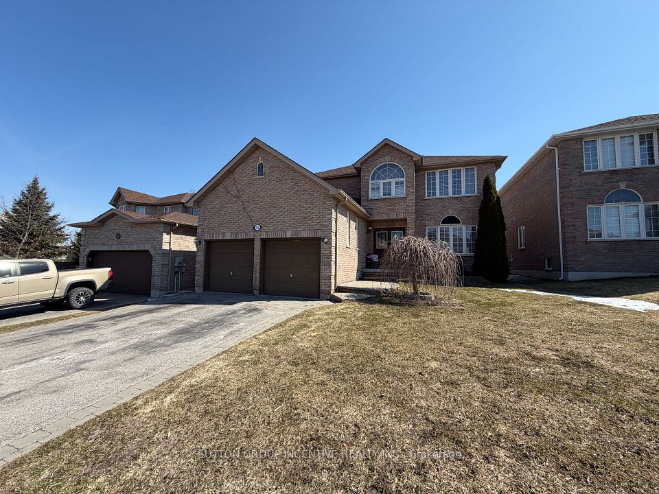 422 Mapleton Avenue, Barrie, ON L4N 0Z8