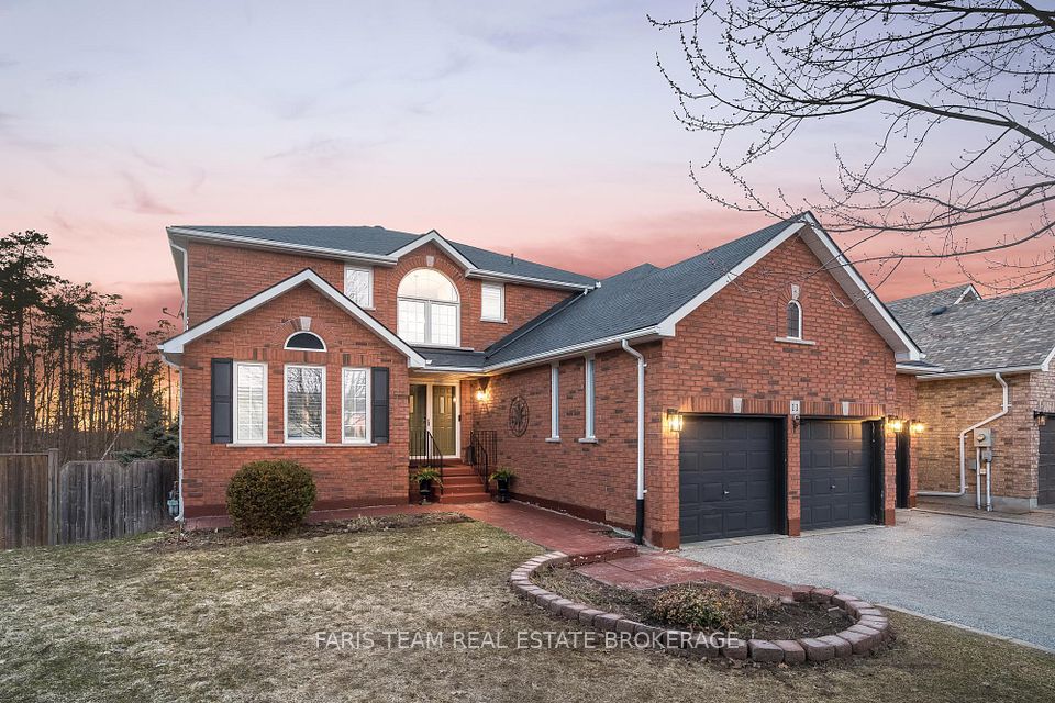 11 Berry Court, Barrie, ON L4N 0J6