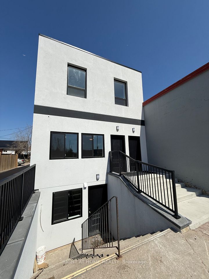 28 West Street N, Orillia, ON L3V 5B8