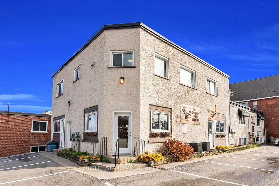32 Matchedash Street N, Orillia, ON L3V 4T5