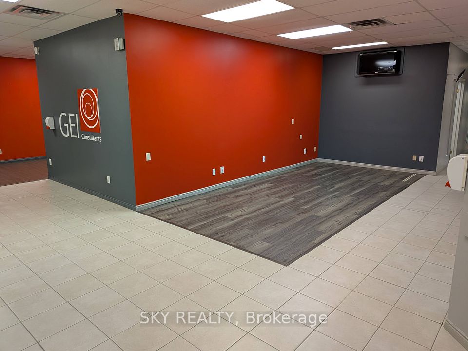 411 Huronia Road 5, Barrie, ON L4N 9B3