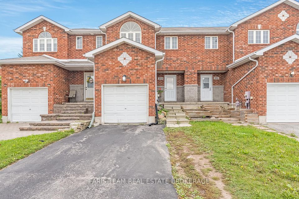 Att/Row/Townhouse at 233 Stanley Street, Barrie, ON L4M 6X9, Barrie