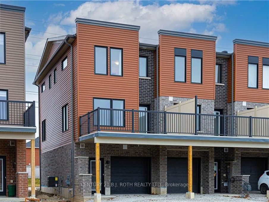 Att/Row/Townhouse at 17 Fairlane Avenue, Barrie, ON L9J 0N1, Barrie