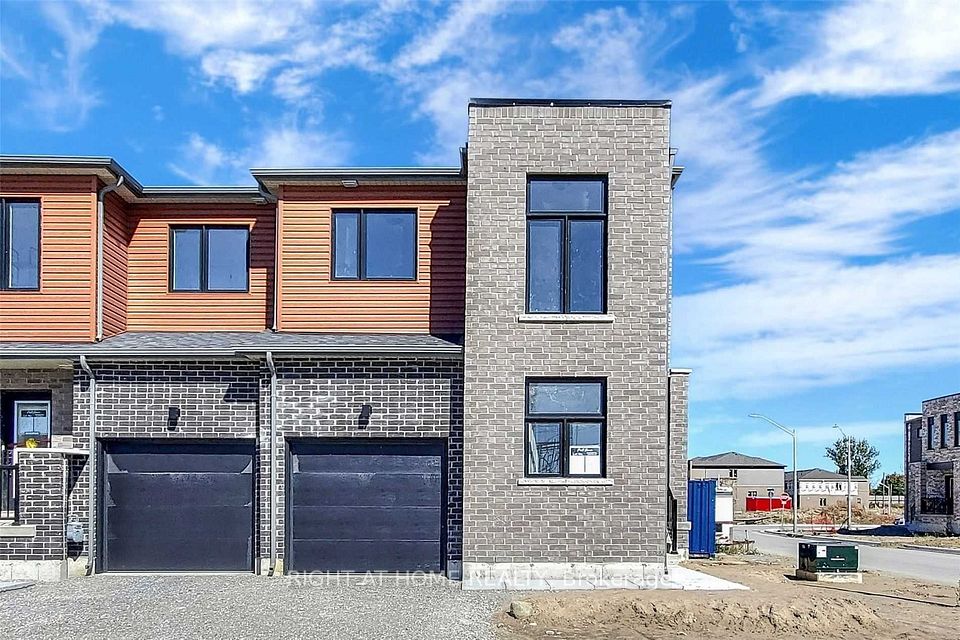 Att/Row/Townhouse at 94 Fairlane Avenue, Barrie, ON L9J 0M5, Barrie