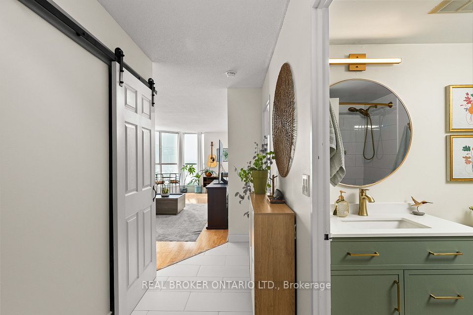 Condo Apartment at 140 Dunlop Street E 504, Barrie, ON L4M 6H9, Barrie