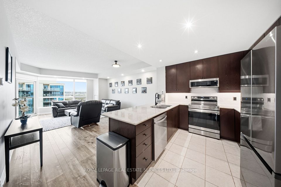 Condo Apartment at 33 Ellen Street 1509, Barrie, ON L4N 6E9, Barrie