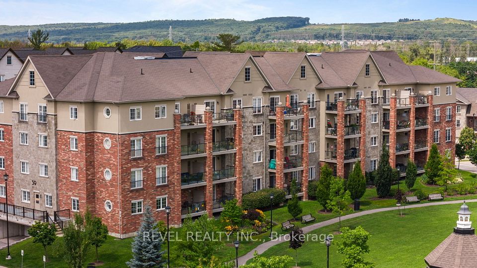 Common Element Condo at 39 Ferndale Drive S 106, Barrie, ON L4N 5T5, Barrie